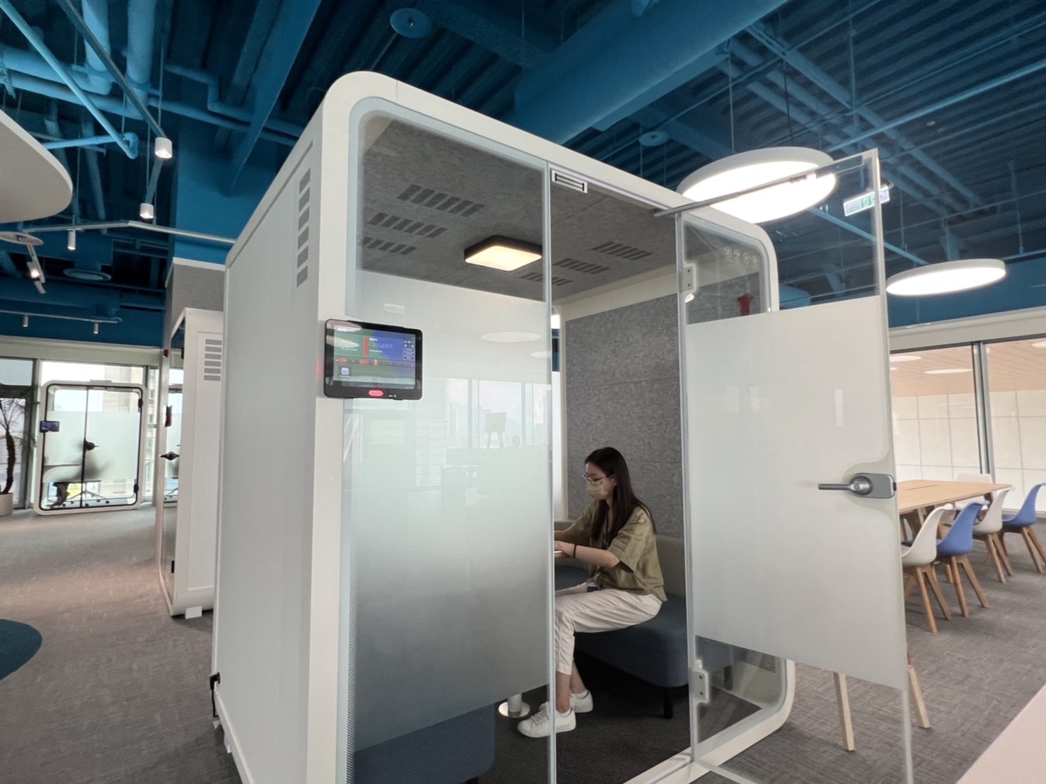 PT视讯高雄據點的智慧行動辦公艙，展現PT视讯在面板以外的研發應用軟實力